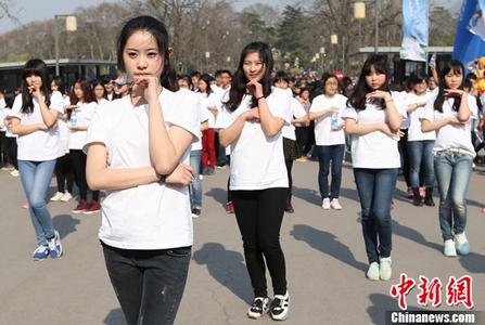 女子盗用女儿同学身份谈恋爱诈骗